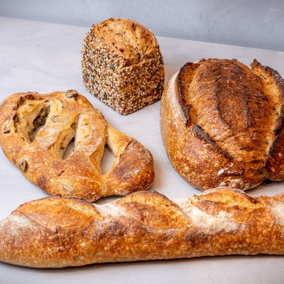 Country Breadery: Η φιλοσοφία του "αληθινού" ψωμιού με φυσικό προζύμι, που αναβιώνει την αυθεντικότητα της γεύσης στη Θεσσαλονίκη