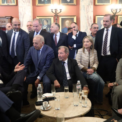 Τι είδε... στο φλυτζάνι του καφέ, ο Μητσοτάκης για τις εκλογές: Το θέμα είναι ποιός θα... σουβλιστεί το Πάσχα του ' 27