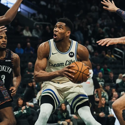 ΝΒΑ: Ο Γιάννης Αντετοκούνμπο έσπασε το φράγμα των 21.000 πόντων (βίντεο)