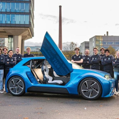 Φοιτητές κατασκεύασαν ηλεκτρικό αυτοκίνητο που χαλάει σχεδόν... ποτέ και μπορείς να το φτιάξεις μόνος (βίντεο)