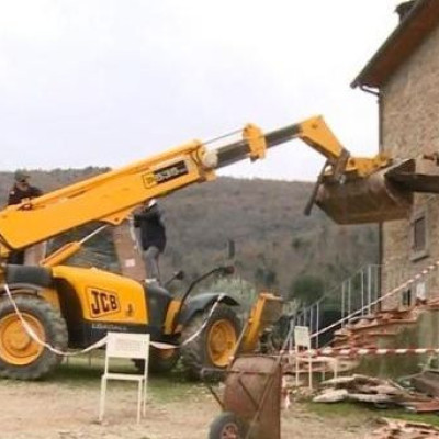 Ιταλία: Σκότωσε τον γείτονά του που προσπαθούσε να του γκρεμίσει το σπίτι με εσκαφέα