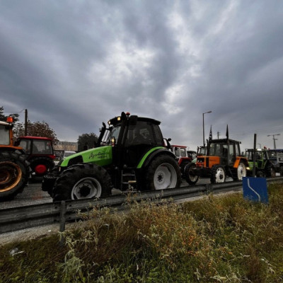 Οι αγρότες κατεβαίνουν με τα τρακτέρ στην Αθήνα (βίντεο)