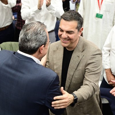 ΣΥΡΙΖΑ-ΠΣ: Ο Τσίπρας και το… μαρτύριο της σταγόνας