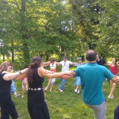 Η ομάδα «Greek Dances Cardiff» ενώνει τους Έλληνες της Ουαλίας μέσα από τον παραδοσιακό χορό