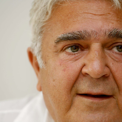 Ο Πασχάλης Τερζής επιστρέφει στο τραγούδι - Δείτε βίντεο