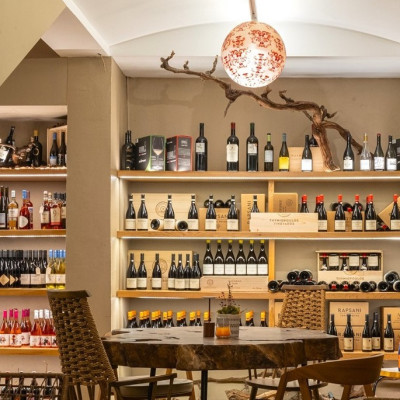 Blé Vin: H wine boutique, prosciutteria και bakery bistro στον πεζόδρομο της Γεωργίου Σταύρου, δίπλα από το «Blé Taste Gallery»