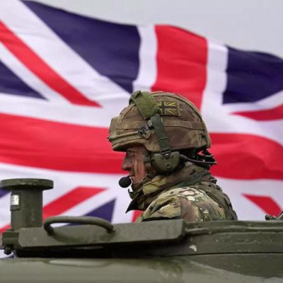 Η Βρετανία αποσύρει προσωπικό από βάση στο Κατάρ σύμφωνα με το i Paper