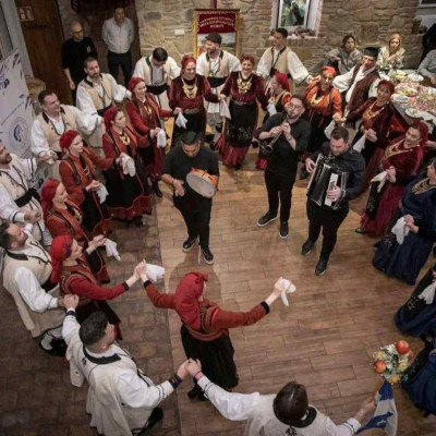 Όταν οι ρίζες στεριώνουν μακριά από τον τόπο τους