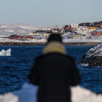 Γροιλανδία: Οδηγίες επιβίωσης με... κυνηγετικά όπλα και τρόφιμα εν μέσω πιέσεων από τον Τραμπ