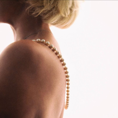 Η Μέριλιν που δεν γνώρισες ποτέ: ένας «φάκελος» ανοίγει στη σκηνή και αποκαλύπτει τη γυναίκα πίσω από τον μύθο