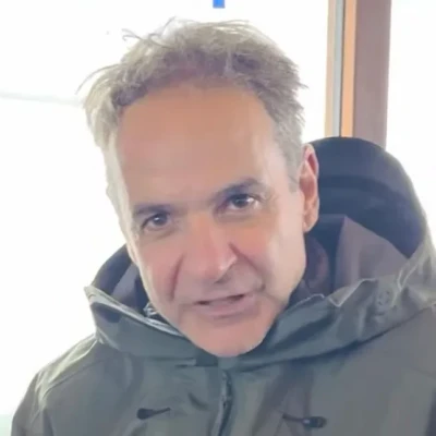 «Γύρνα το σε snowboard»: Η αντίδραση του πρωθυπουργού σε χρήστη του TikTok που έκανε σκι στα Καλάβρυτα