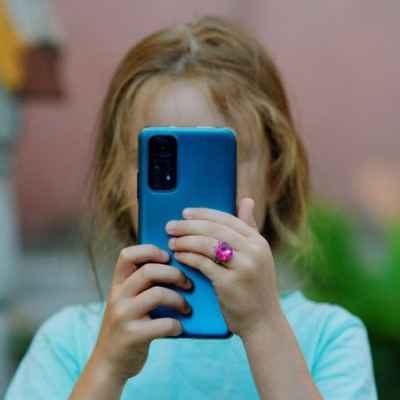 Πολωνία: Προς απαγόρευση των κοινωνικών δικτύων για εφήβους κάτω των 16 ετών