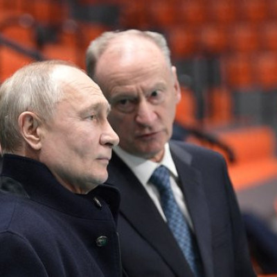 Στενός βοηθός του Πούτιν προειδοποιεί την Ευρώπη να μην συλλάβει τα Ρωσικά πλοία: «Μπορούμε να αναπτύξουμε το Πολεμικό Ναυτικό»