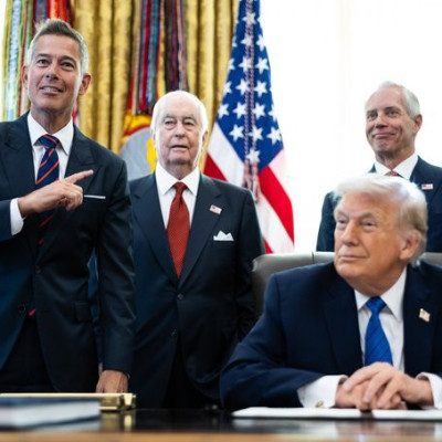 ΗΠΑ: Ομοσπονδιακά δισεκατομμύρια με αντάλλαγμα το όνομα «Τραμπ» σε αεροδρόμιο και Πεν Στέισιον