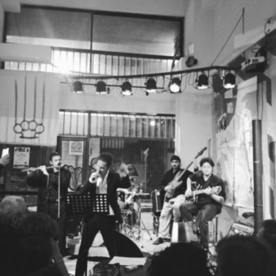 Θεσσαλονίκη: Ο Πέτρος Σατραζάνης και η Αόρατη Κομητεία στη Μικρή Σκηνή