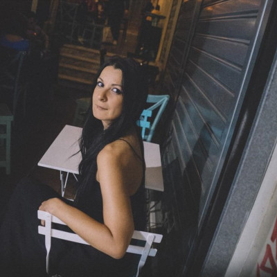 Χριστίνα Χατζηβασιλείου: Λαχταρώντας τις λέξεις πριν σωπάσουν