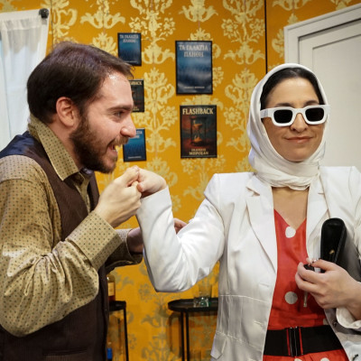 Θέατρο Μετροπόλιταν: Τέταρτη και τελευταία παράταση παραστάσεων για το «Δείπνο Ηλιθίων»