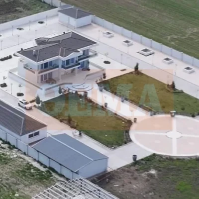 Πολυτελής βίλα με ελικοδρόμιο, οικόπεδα και... Porsche στην κατοχή της «οικογενειακής συμμορίας» Ρομά που κατηγορείται για απάτη με χρυσές λίρες