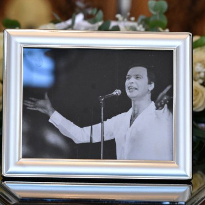 Το τελευταίο «αντίο» στον Γιώργο Μαρίνο - Σε στενό οικογενειακό κύκλο η κηδεία του στη Βούλα