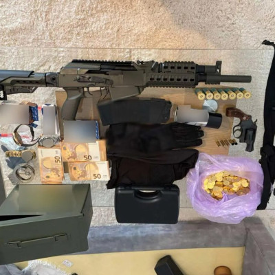 Μεγάλη κομπίνα με λίρες στη Λάρισα: «Οικογενειακή συμμορία» άρπαξε πάνω από 1 εκατ. ευρώ