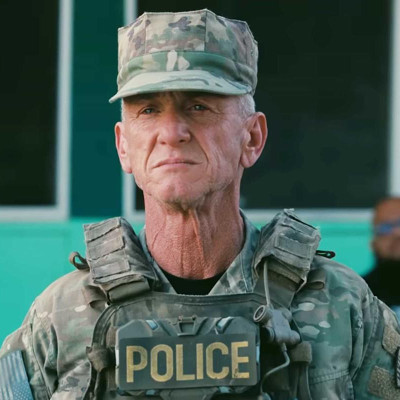 Η Ουκρανία έδωσε στον Σον Πεν «ατσάλινο Όσκαρ» από συντρίμμια βαγονιού - Δείτε βίντεο