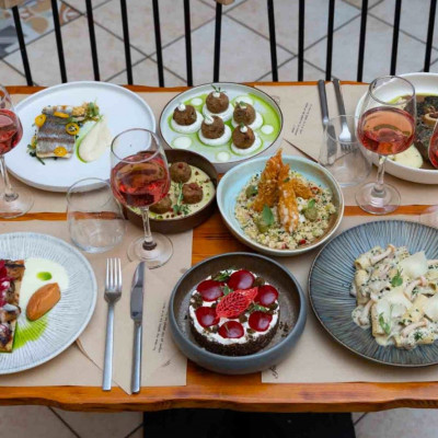 Εστιατόριο “Η Βουκιά - Γεύσεις που μοιράζονται” στην Ίωνος Δραγούμη