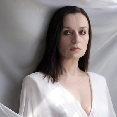 Θέατρο: Η Καρυοφυλλιά Καραμπέτη ενσαρκώνει ξανά τη «Μήδεια» - Το πρόγραμμα της περιοδείας