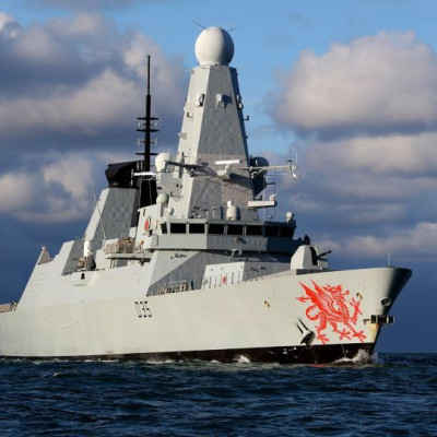 Έφτασε στην Κύπρο το βρετανικό αντιτορπιλικό «Dragon» (βίντεο)