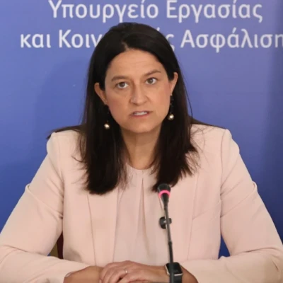 Νέος κατώτατος μισθος:  Παραδείγματα με την αύξησή του - Τι ισχύει για δημόσιο και εργαζόμενους έως 30 ετών