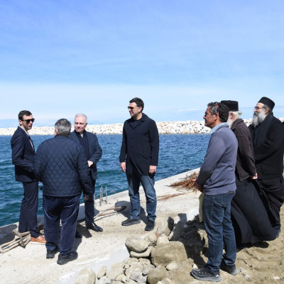 Στο Άγιο Όρος ο Β. Κικίλιας - Επιθεώρησε έργα στις λιμενικές υποδομές (φωτ.)