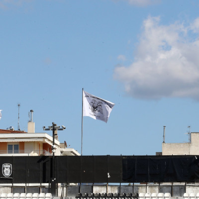 ΠΑΟΚ: Η σημαία της Ένωσης Κωνσταντινουπολιτών υψώθηκε στο γήπεδο Τούμπας