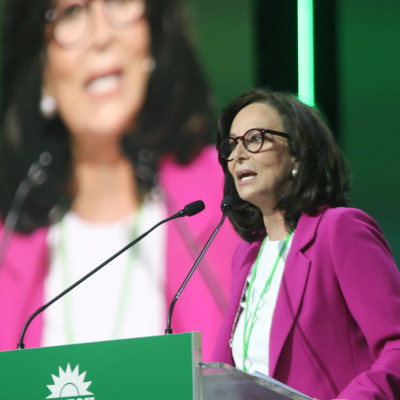 ΠΑΣΟΚ - ΚΙΝΑΛ: Διπλή υποψηφιότητα ανακοίνωσε η Διαμαντοπούλου από το βήμα του Συνεδρίου