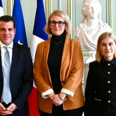 Στο Παρίσι ο Θάνος Πλεύρης: Συμφωνία Ελλάδας - Γαλλίας για το νέο Σύμφωνο Μετανάστευσης