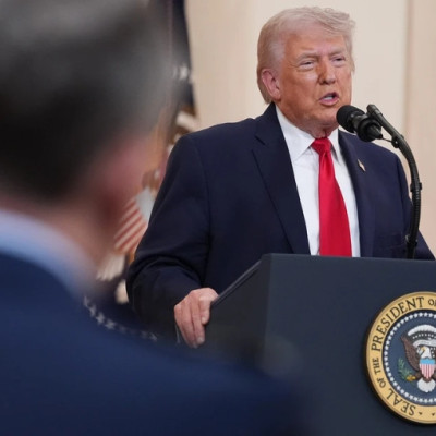 Ο Τραμπ επιβάλλει νέους δασμούς ως και 100% σε φάρμακα και μέταλλα - Οι ΗΠΑ θέλουν παραγωγή εντός συνόρων