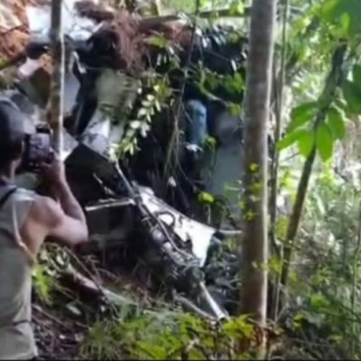 Τραγωδία στη Ινδονησία: Οκτώ νεκροί στη συντριβή ιδιωτικού ελικοπτέρου (βίντεο)