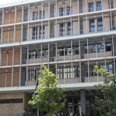 Θεσσαλονίκη: Στη φυλακή ο 22χρονος «λογιστής» που έπεισε ηλικιωμένη να ξεθάψει 100.000 ευρώ από την αυλή της